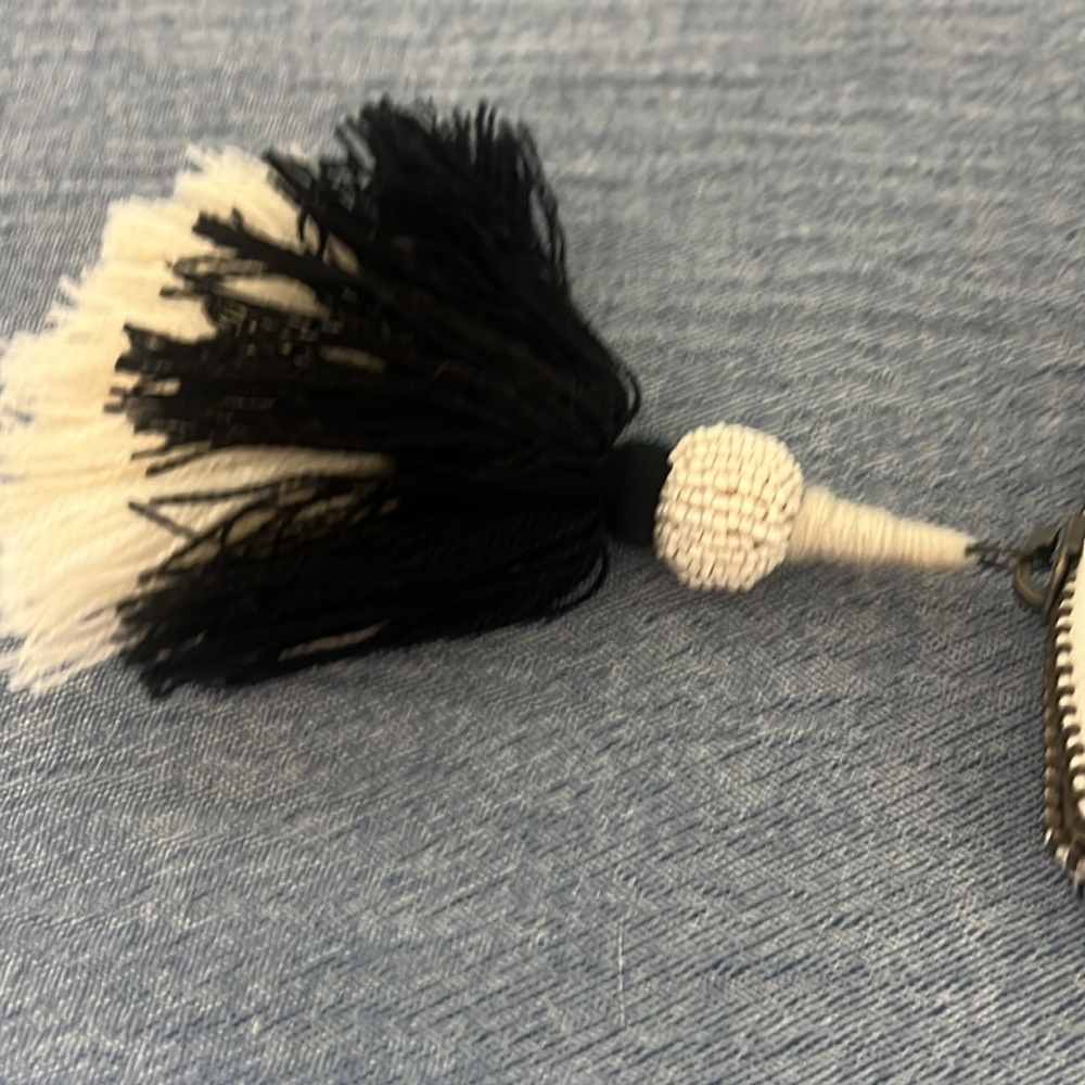Universal Threads Clutch - Picture 2 of 3